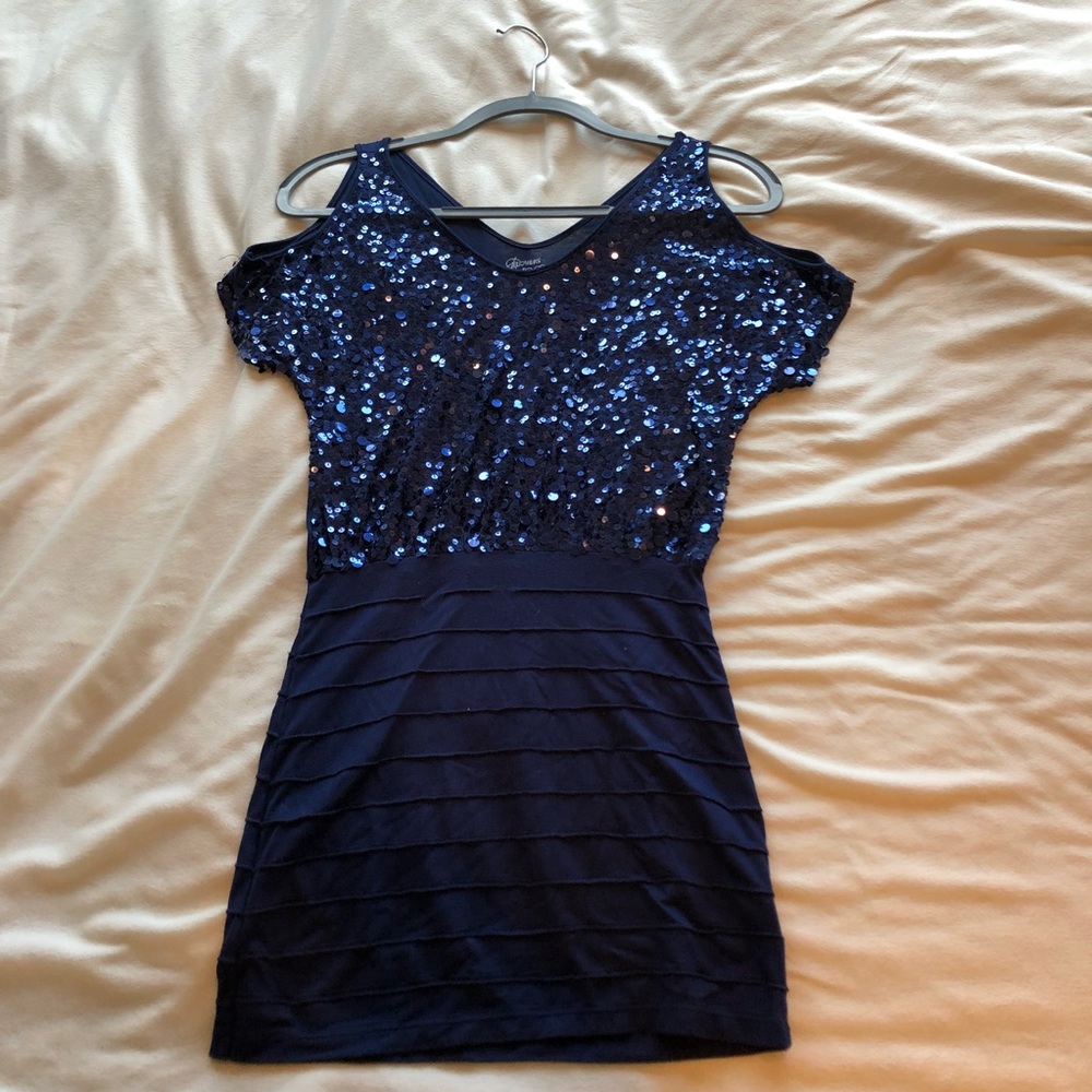 Sequenced navy fitted dress.